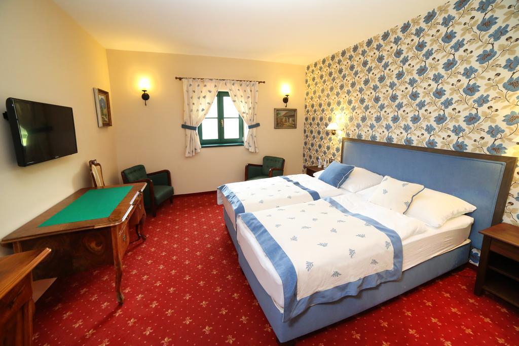 Boutique Hotel Pri Mlyne 洛佐尔诺 外观 照片