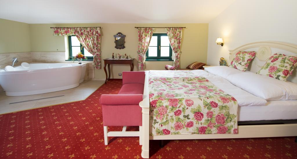 Boutique Hotel Pri Mlyne 洛佐尔诺 外观 照片